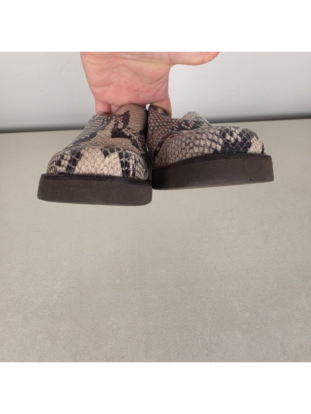 Donald J Pliner Size 8N Leather Mules Snakeskin Heel Closed Toe Beige Black - Picture 6 of 12